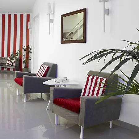 Bell Repos فندق 2*